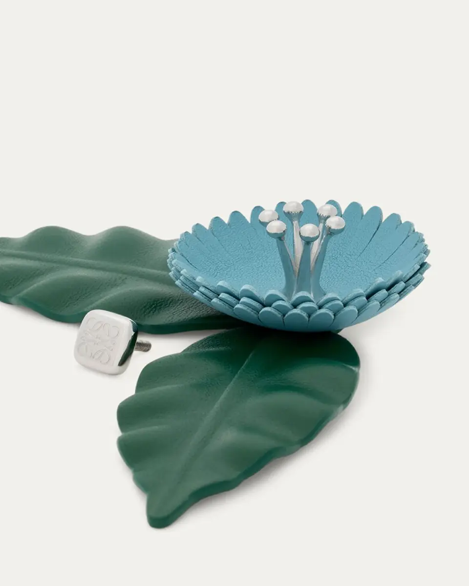 Loewe x Paula's Ibiza Leather Flower Pin | Thumbnail 3 Loewe x Paula's Ibiza Leather Flower Pin | Thumbnail 3