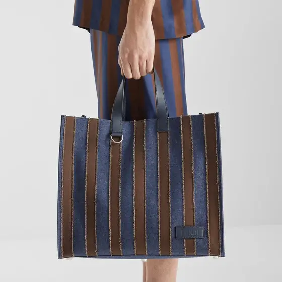 Fendi Large shopper bag made of denim fabric with a dark blue | Thumbnail 2 Fendi Large shopper bag made of denim fabric with a dark blue | Thumbnail 2