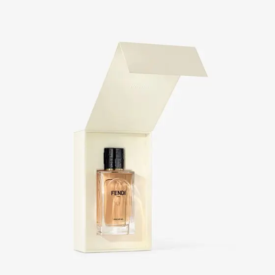 Fendi The comfort of a linen sheet and the unmistakable warmth | Thumbnail 4 Fendi The comfort of a linen sheet and the unmistakable warmth | Thumbnail 4