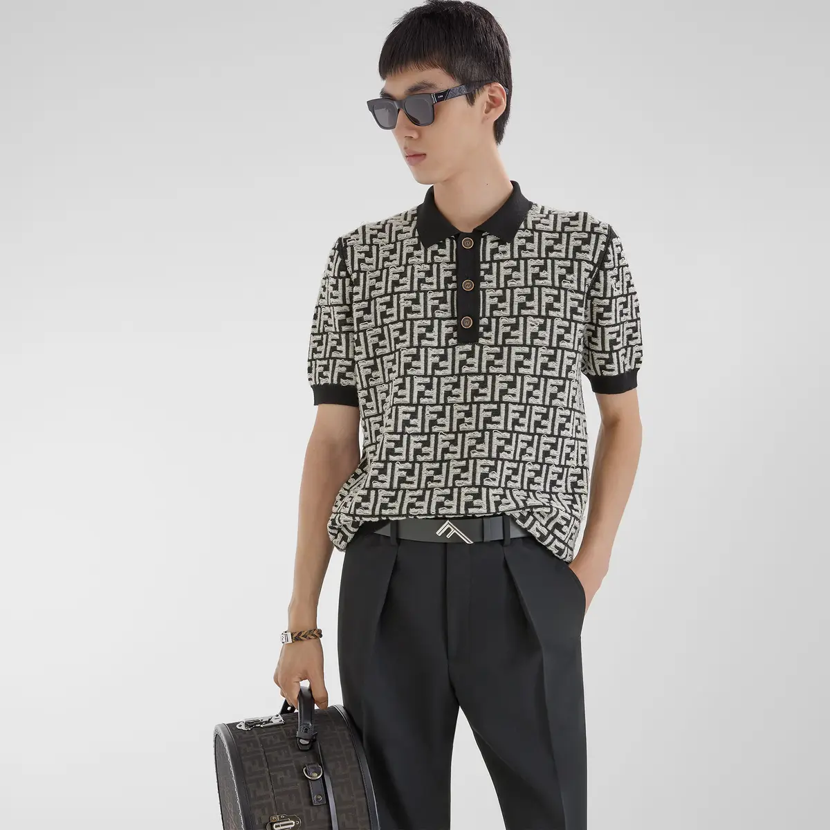 Fendi Square Diagonal eyeglasses in black acetate | Thumbnail 4 Fendi Square Diagonal eyeglasses in black acetate | Thumbnail 4