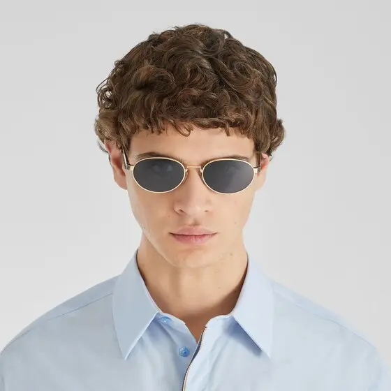 Fendi Metal oval sunglasses with a golden finish | Thumbnail 4