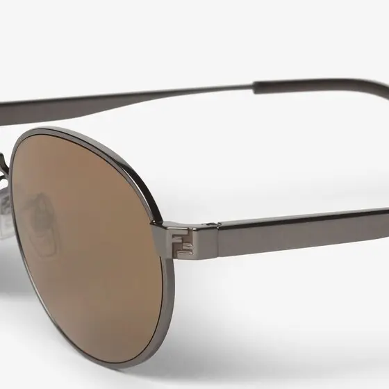 Fendi Metal oval sunglasses with a ruthenium finish | Thumbnail 3