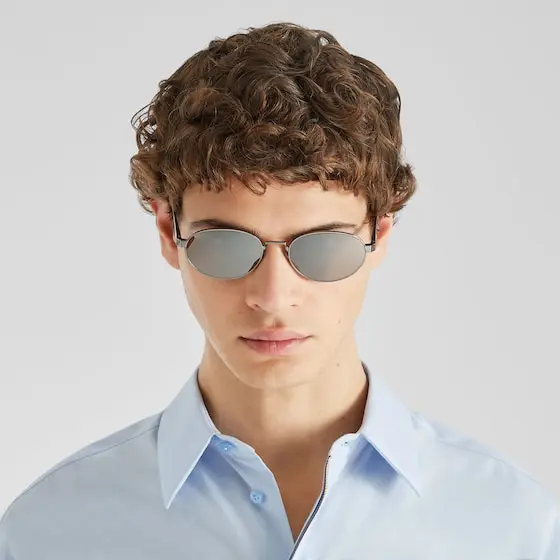 Fendi Metal oval sunglasses with a ruthenium finish | Thumbnail 4