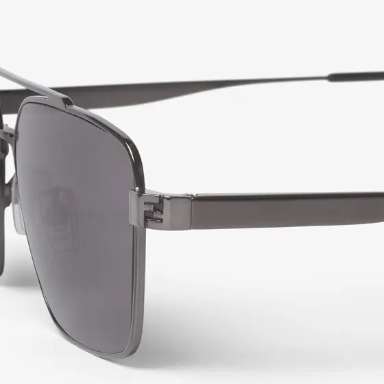 Fendi Ultra-lightweight, square pilot sunglasses made of metal | Thumbnail 3 Fendi Ultra-lightweight, square pilot sunglasses made of metal | Thumbnail 3