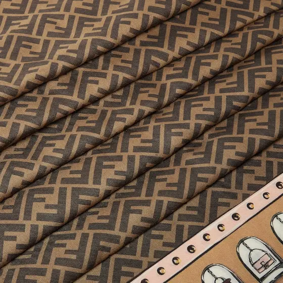 Fendi Large square shawl made of a soft wool and silk blend | Thumbnail 2