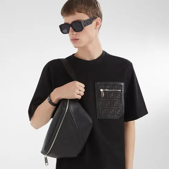 Fendi Skater-style T-shirt with zip pocket on the chest | Thumbnail 4 Fendi Skater-style T-shirt with zip pocket on the chest | Thumbnail 4