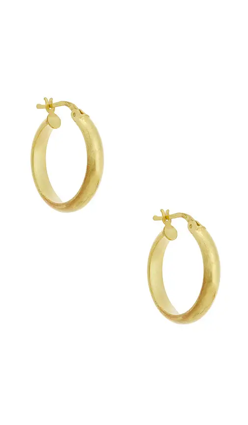 SHASHI The Signature Hoop Earrings | Image 1 SHASHI The Signature Hoop Earrings | Image 1