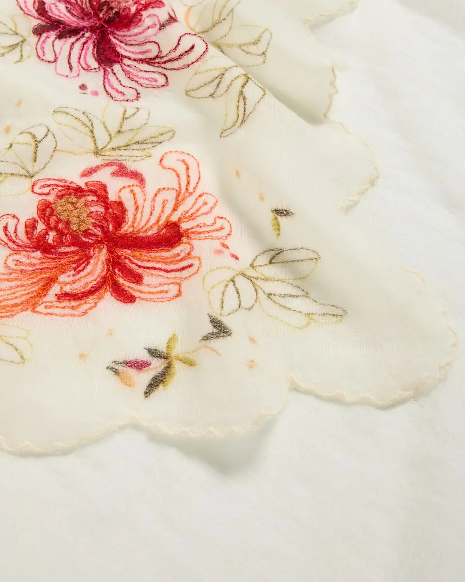 FALIERO SARTI Primrose Floral Embroidered Wool-Blend Stole | Thumbnail 4 FALIERO SARTI Primrose Floral Embroidered Wool-Blend Stole | Thumbnail 4
