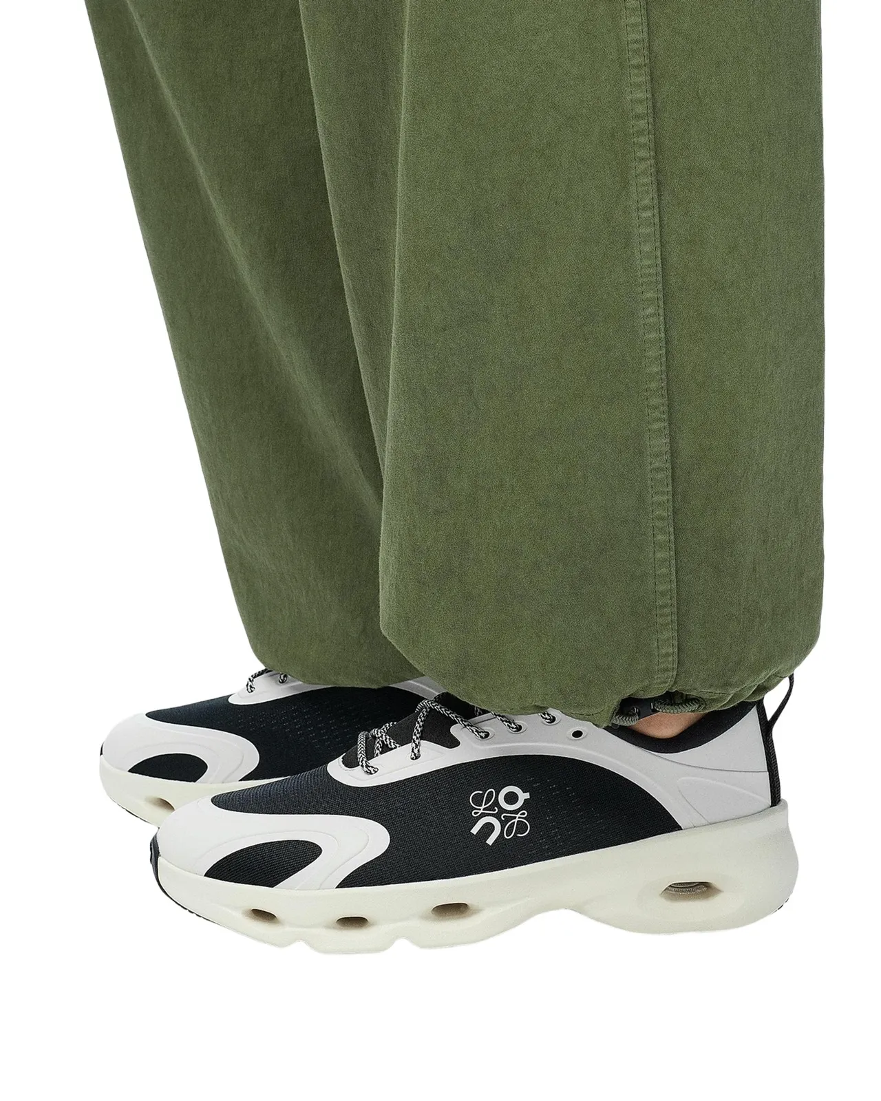 x On Cloudsolo Lightweight Sneakers x On Cloudsolo Lightweight Sneakers