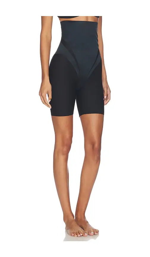 Spanx Spanxsculpt Transform High Waisted Mid Thigh Short | Thumbnail 2 Spanx Spanxsculpt Transform High Waisted Mid Thigh Short | Thumbnail 2