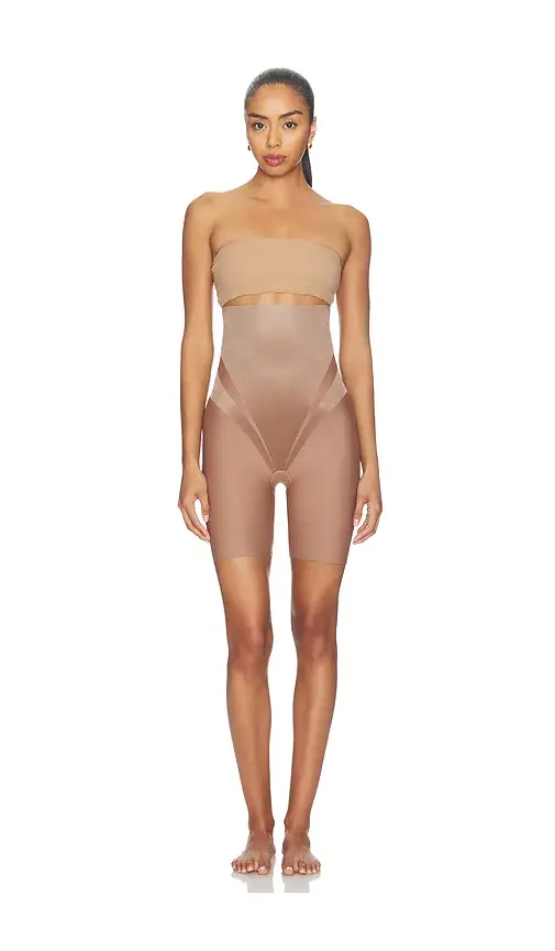 Spanx Spanxsculpt Transform High Waisted Mid Thigh Short | Thumbnail 4 Spanx Spanxsculpt Transform High Waisted Mid Thigh Short | Thumbnail 4