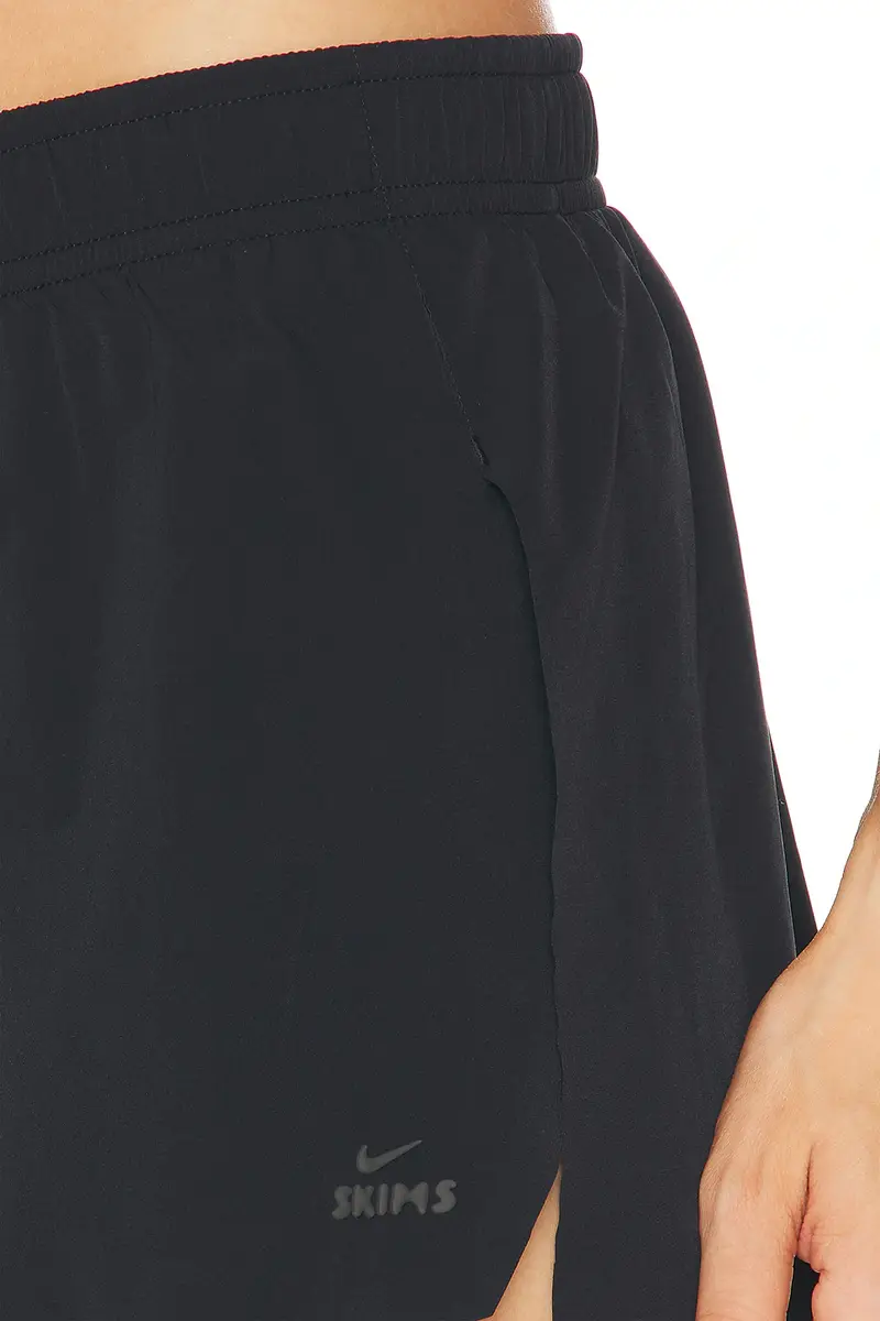 NikeSKIMS Nylon Runner Short | Thumbnail 6