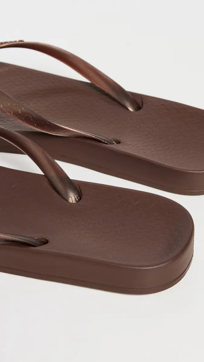 Ipanema Ana Flip Flops | Thumbnail 4