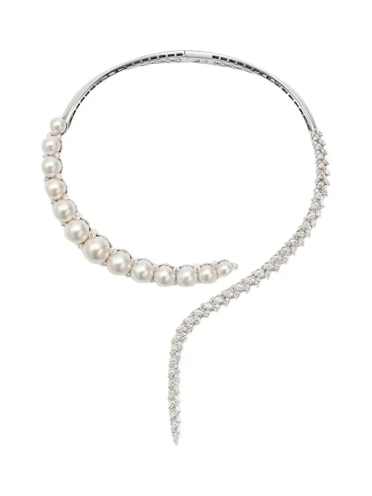 Pearlescent 18kt white gold necklace with diamonds and pearls Pearlescent 18kt white gold necklace with diamonds and pearls