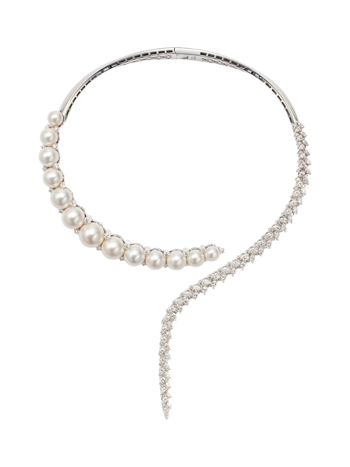 Pearlescent 18kt white gold necklace with diamonds and pearls Pearlescent 18kt white gold necklace with diamonds and pearls