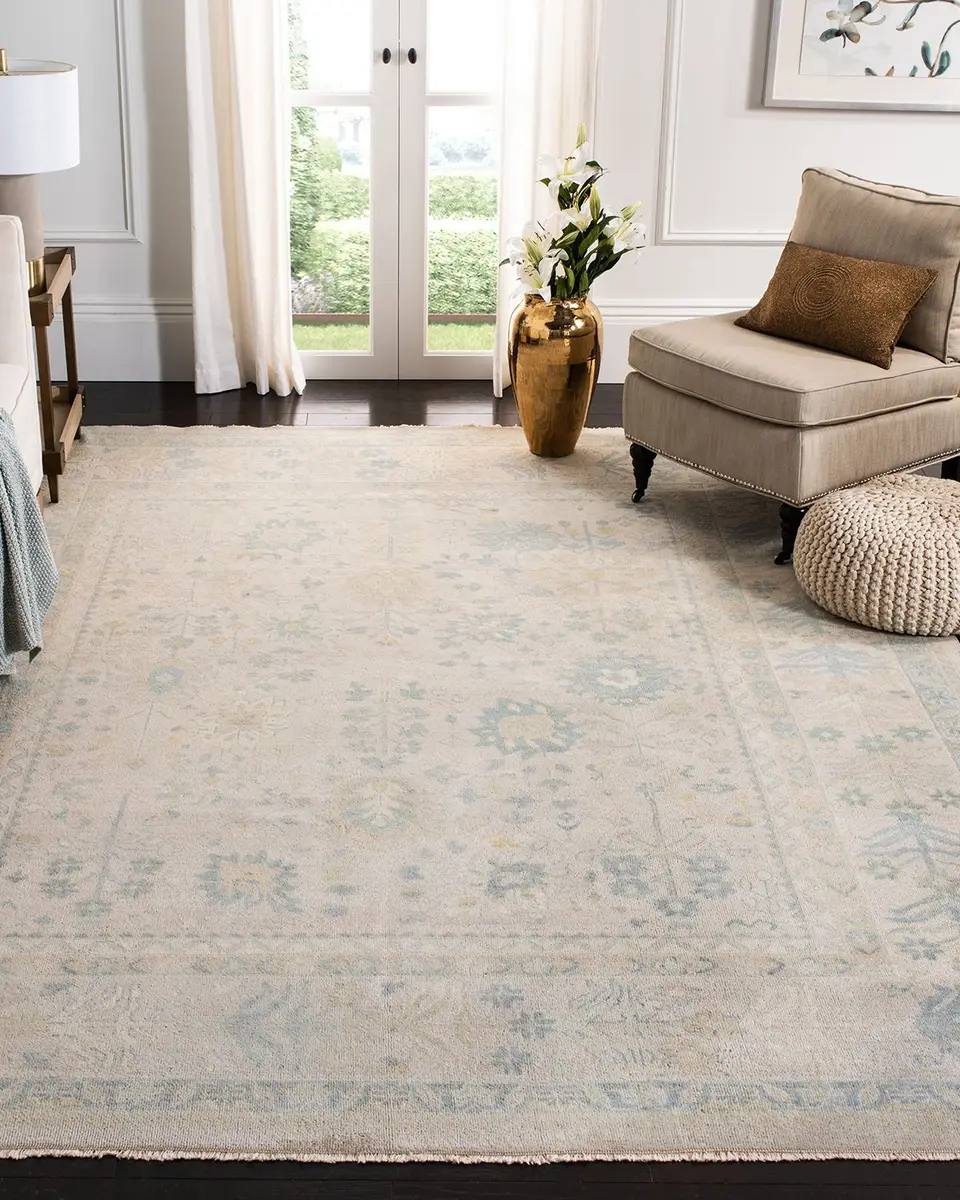 Safavieh Fonda Hand Knotted Rug | Thumbnail 2