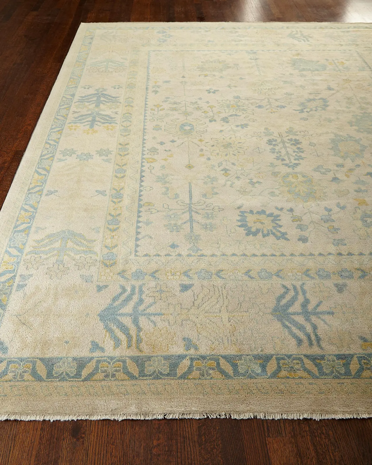 Safavieh Fonda Hand Knotted Rug