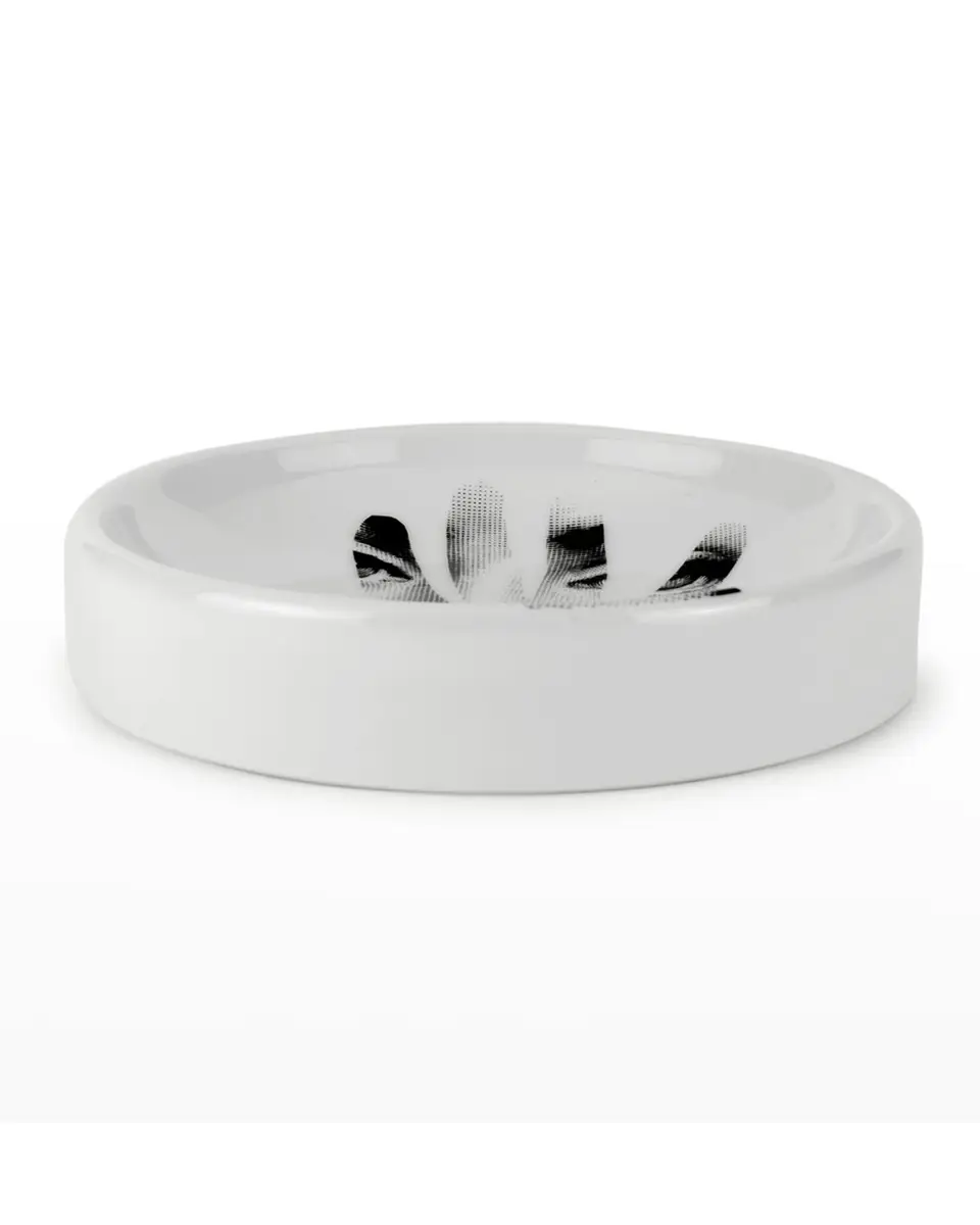 FORNASETTI Tema E Variazioni N15 Face in Hand Round Ashtray | Thumbnail 4