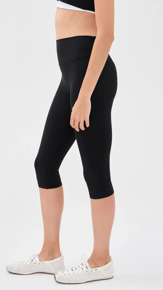 FORM x Olivia Jade Capri Leggings Black | Thumbnail 4 FORM x Olivia Jade Capri Leggings Black | Thumbnail 4