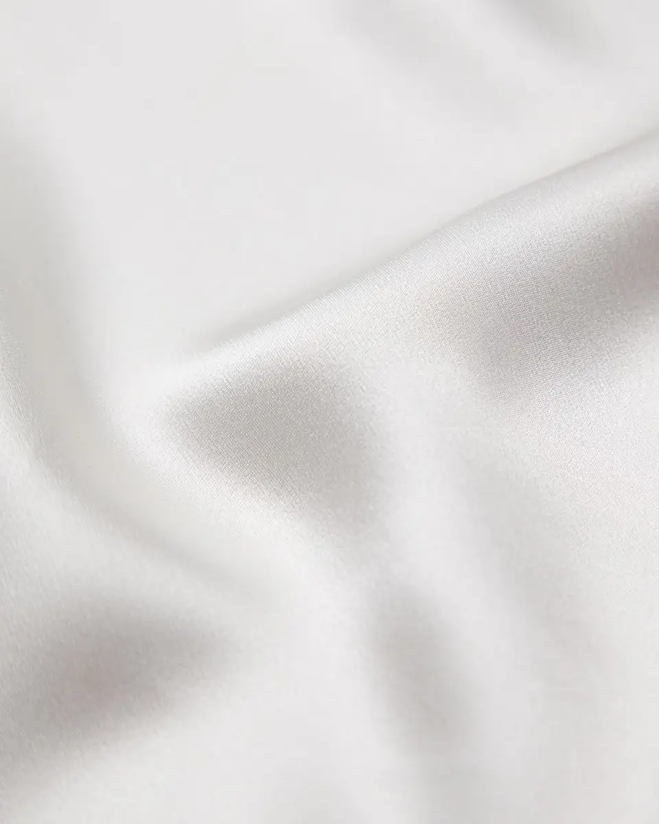 Brioni Men's Hand-Rolled Silk Pocket Square | Thumbnail 2