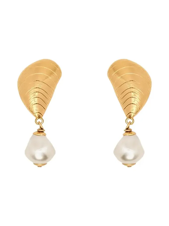 Mussel Pearly Drop Clip-On Earrings Mussel Pearly Drop Clip-On Earrings