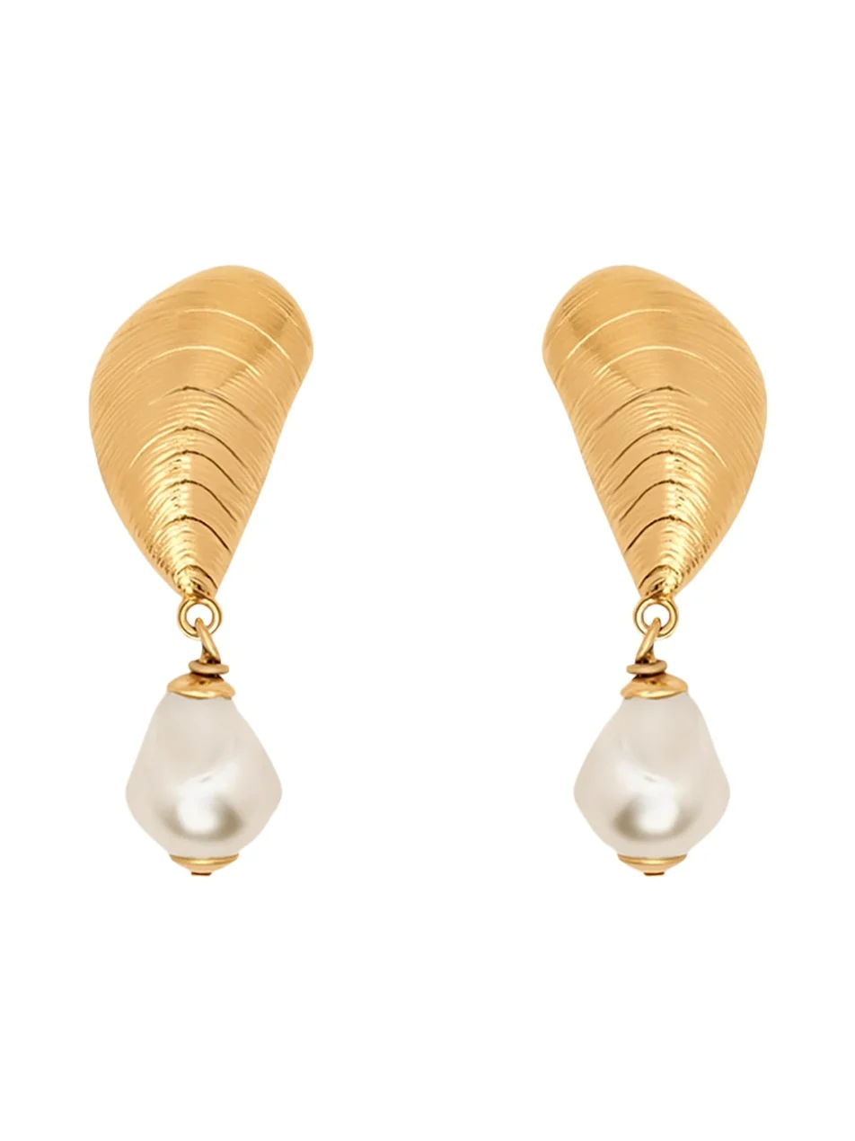 Mussel Pearly Drop Clip-On Earrings Mussel Pearly Drop Clip-On Earrings