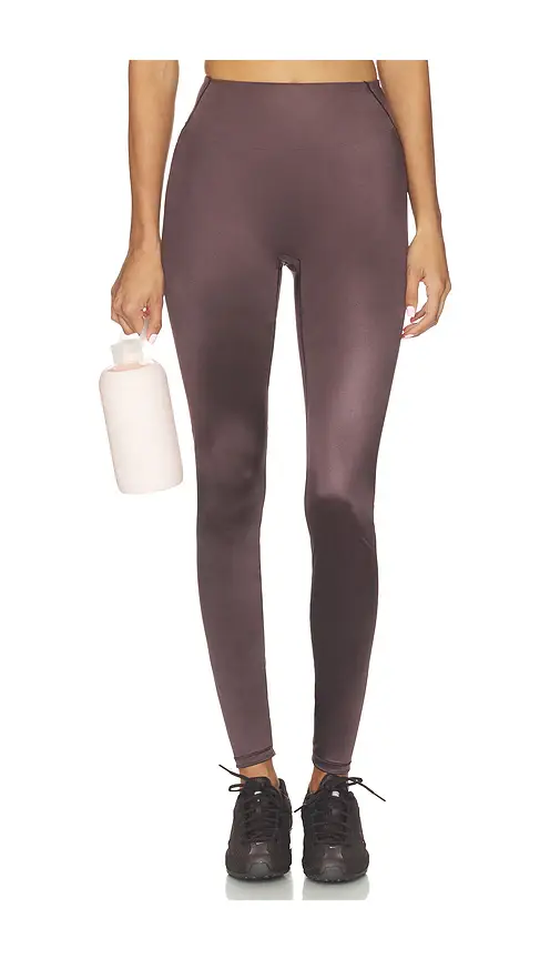 NikeSKIMS Shine Bonded Waist 29 Inch Leggings | Image 1 NikeSKIMS Shine Bonded Waist 29 Inch Leggings | Image 1