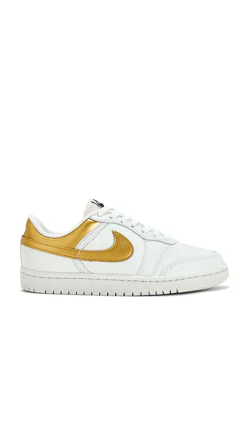 Jordan Air Jordan Skyline Low LE Sneaker | Image 1 Jordan Air Jordan Skyline Low LE Sneaker | Image 1