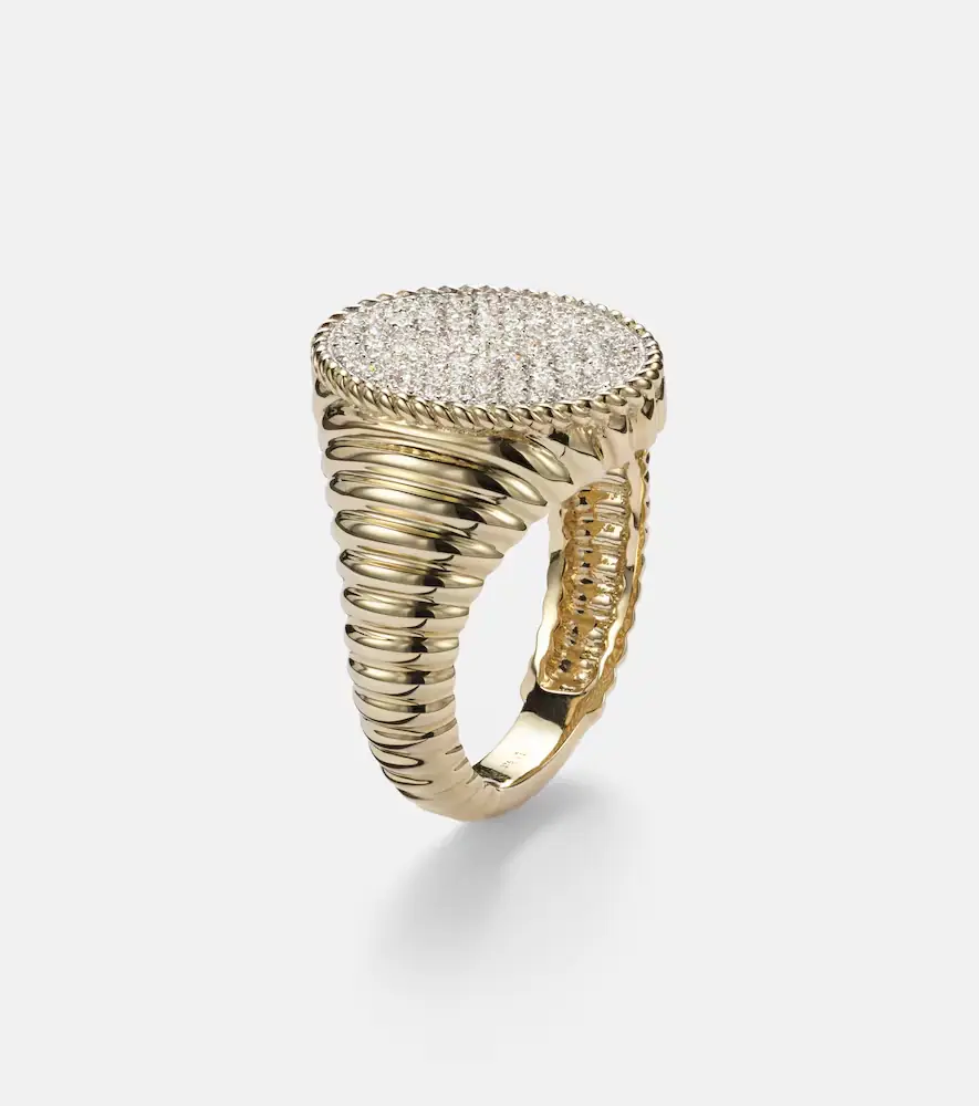 Yvonne Léon Yvonne Léon Chevalière Ovale 9kt gold ring with diamonds | Thumbnail 4 Yvonne Léon Yvonne Léon Chevalière Ovale 9kt gold ring with diamonds | Thumbnail 4