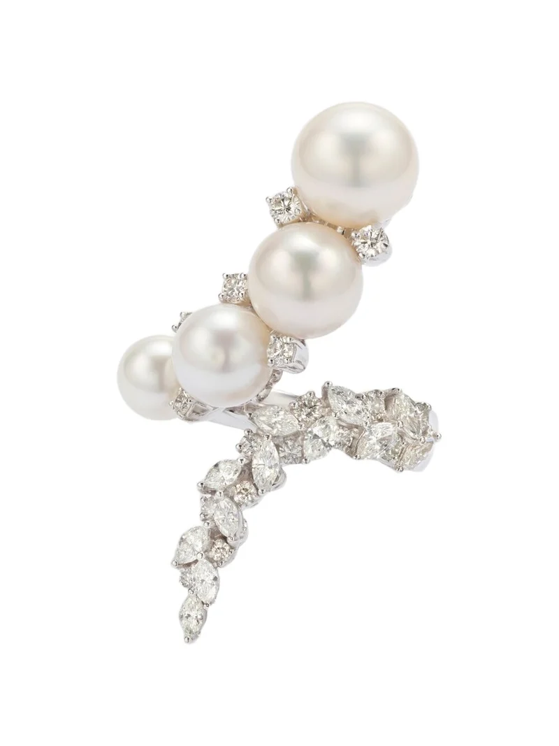 Pearlescent 18kt white gold ring with diamonds and freshwater pearls Pearlescent 18kt white gold ring with diamonds and freshwater pearls