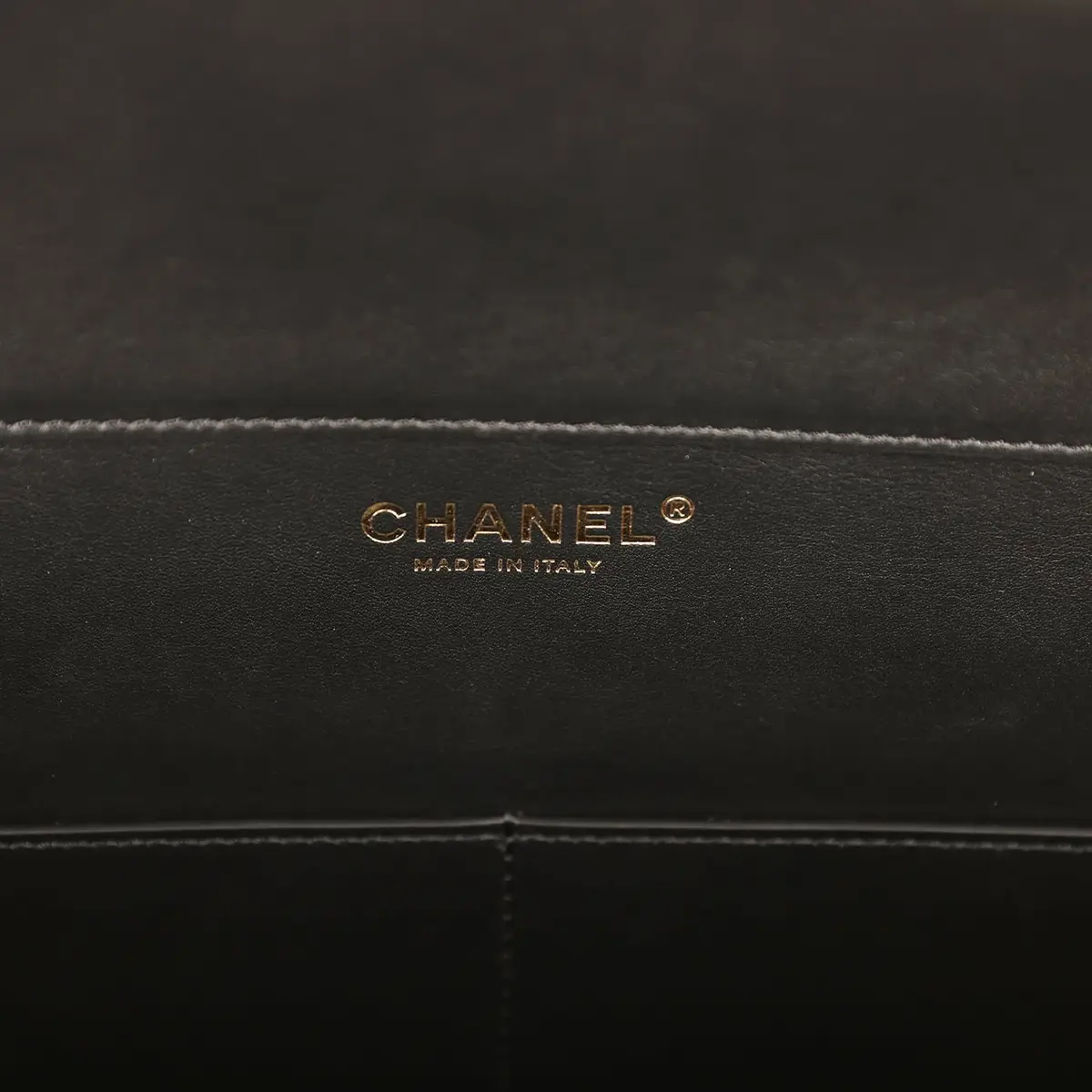 Chanel Chanel Maxi Coco Beach Small Shopping Bag White, Dark Beige, Black Raffia and Calfskin | Thumbnail 7 Chanel Chanel Maxi Coco Beach Small Shopping Bag White, Dark Beige, Black Raffia and Calfskin | Thumbnail 7