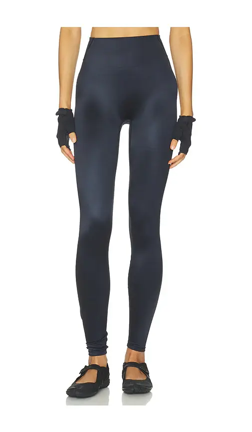 NikeSKIMS Shine Bonded Waist 29 Inch Leggings | Image 1 NikeSKIMS Shine Bonded Waist 29 Inch Leggings | Image 1