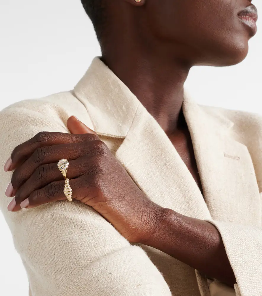 Yvonne Léon Yvonne Léon Chevalière Nano 9kt gold ring with diamonds | Thumbnail 4
