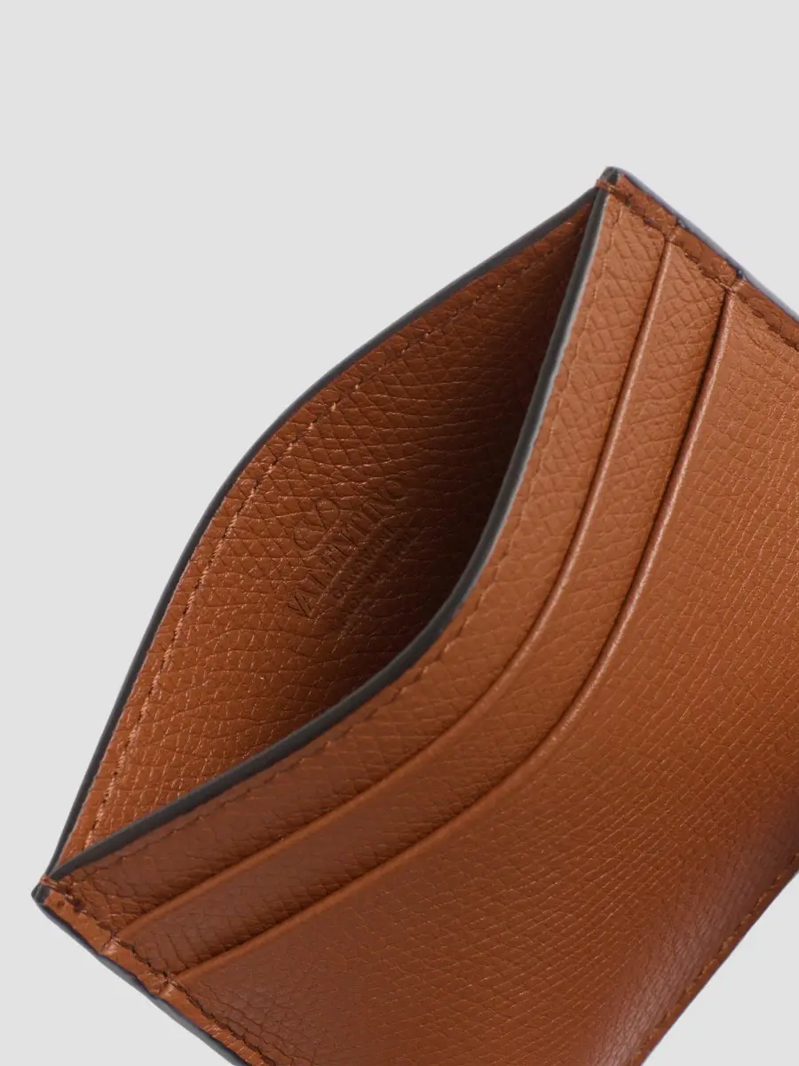Valentino Men's VLogo Signature Grainy Calfskin Card Holder | Thumbnail 4 Valentino Men's VLogo Signature Grainy Calfskin Card Holder | Thumbnail 4