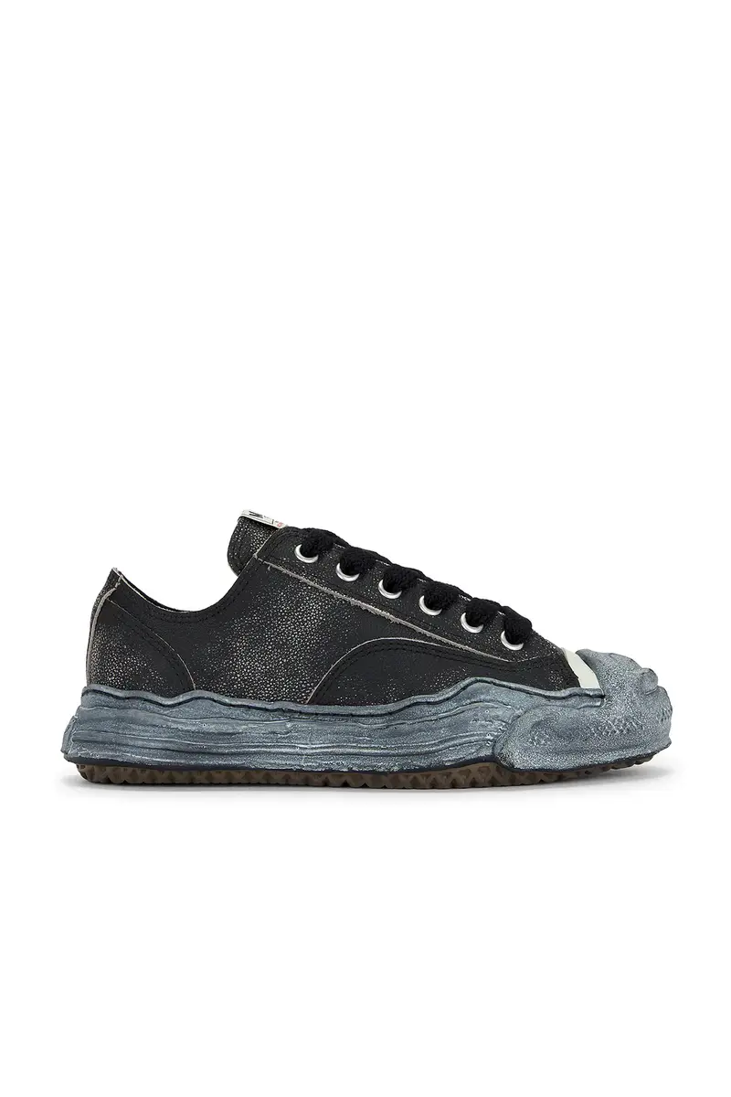 Maison MIHARA YASUHIRO Hank Original Sole Shrink Leather Low -Top Sneaker | Image 1 Maison MIHARA YASUHIRO Hank Original Sole Shrink Leather Low -Top Sneaker | Image 1