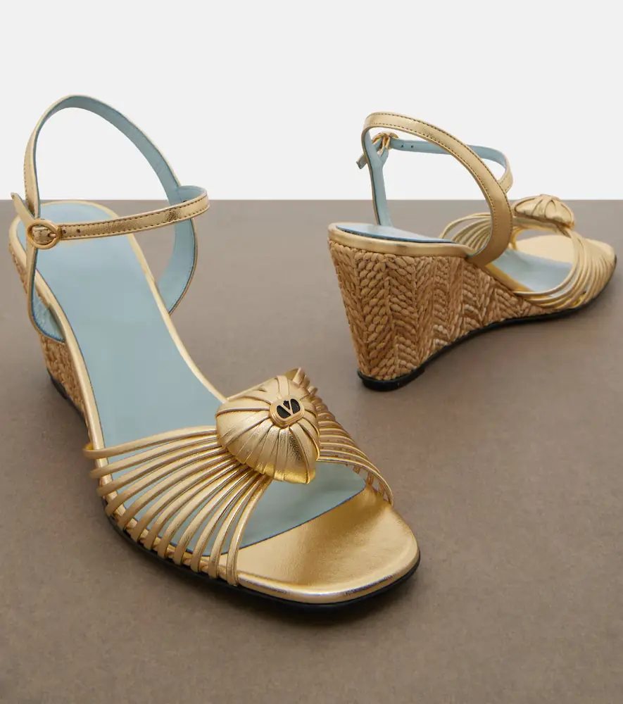 Valentino Garavani Coeur Royal metallic leather wedge sandals | Thumbnail 4