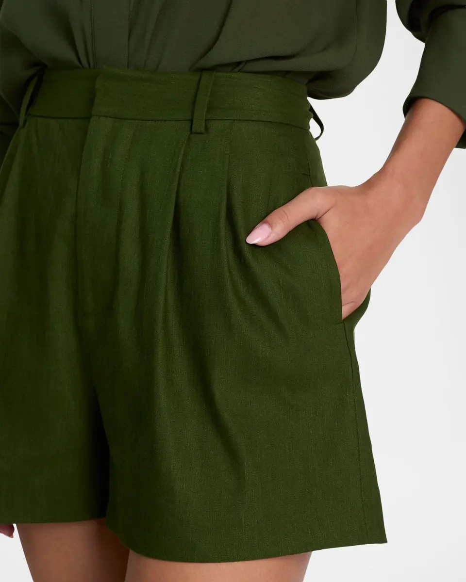 Alice + Olivia Conry Relaxed Linen Shorts | Thumbnail 4 Alice + Olivia Conry Relaxed Linen Shorts | Thumbnail 4