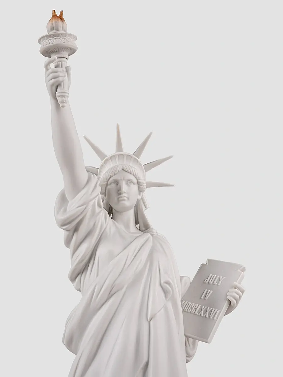 Lladro 250th Anniversary Statue Of Liberty | Thumbnail 3 Lladro 250th Anniversary Statue Of Liberty | Thumbnail 3