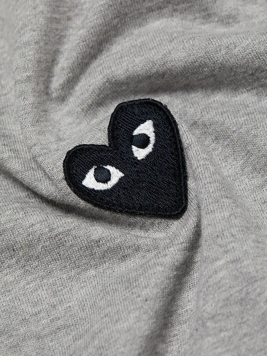 Comme des Garçons PLAY Women's Heart Long-Sleeve T-Shirt | Thumbnail 7 Comme des Garçons PLAY Women's Heart Long-Sleeve T-Shirt | Thumbnail 7