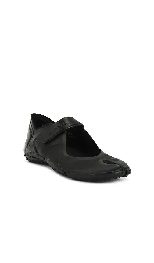 NikeSKIMS Rift Satin Sneaker | Image 1 NikeSKIMS Rift Satin Sneaker | Image 1