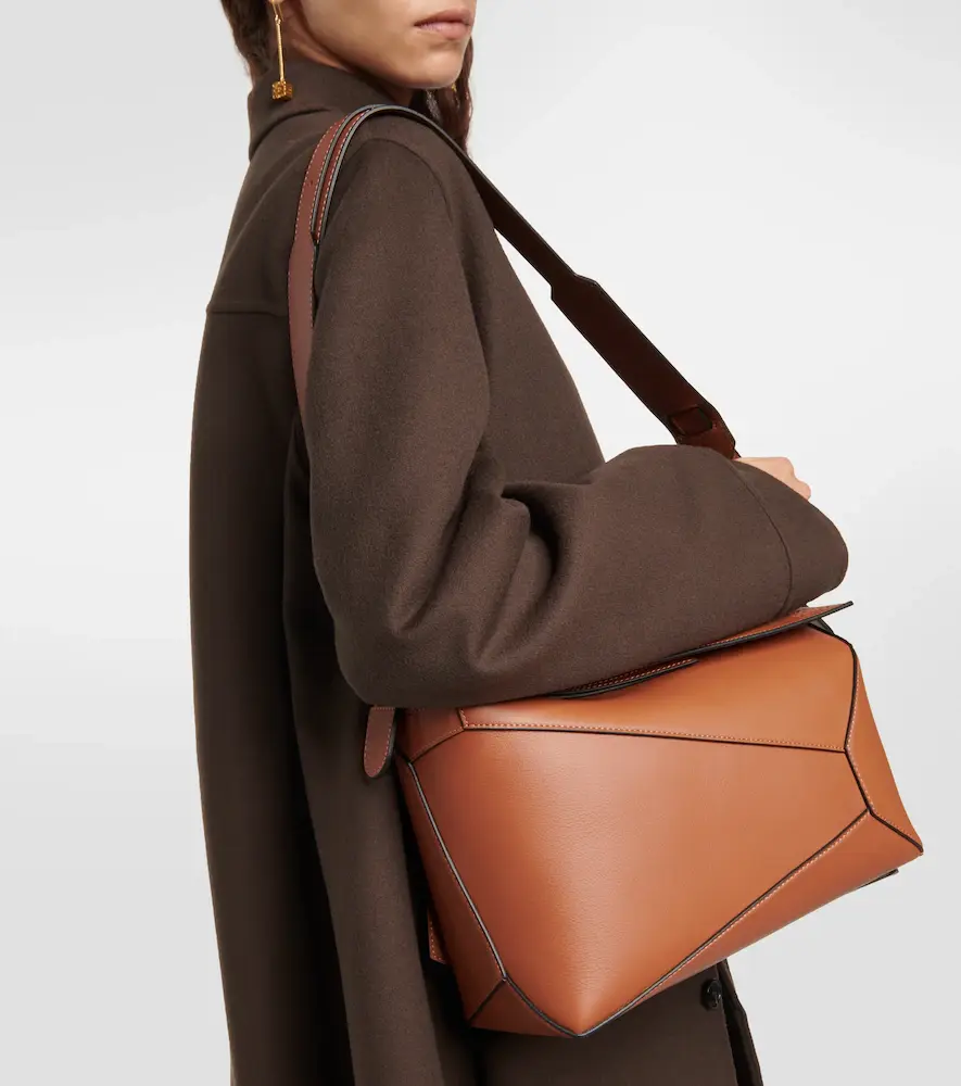 Loewe Puzzle Edge Medium leather top-handle bag | Thumbnail 4 Loewe Puzzle Edge Medium leather top-handle bag | Thumbnail 4