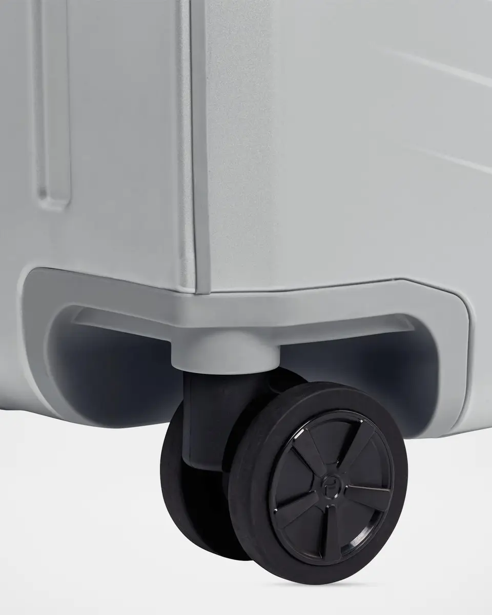 Porsche Design Roadster 31" Aluminum Check-In Spinner Suitcase | Thumbnail 9 Porsche Design Roadster 31" Aluminum Check-In Spinner Suitcase | Thumbnail 9