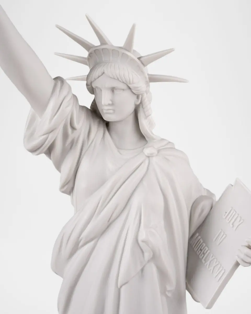 Lladro Limited Edition 250th Anniversary Statue of Liberty Sculpture | Thumbnail 3 Lladro Limited Edition 250th Anniversary Statue of Liberty Sculpture | Thumbnail 3