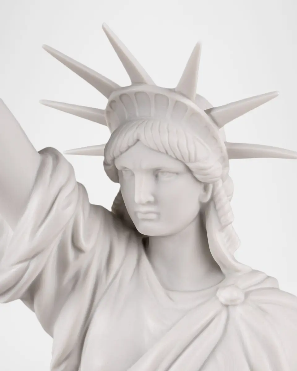 Lladro Limited Edition 250th Anniversary Statue of Liberty Sculpture | Thumbnail 4 Lladro Limited Edition 250th Anniversary Statue of Liberty Sculpture | Thumbnail 4