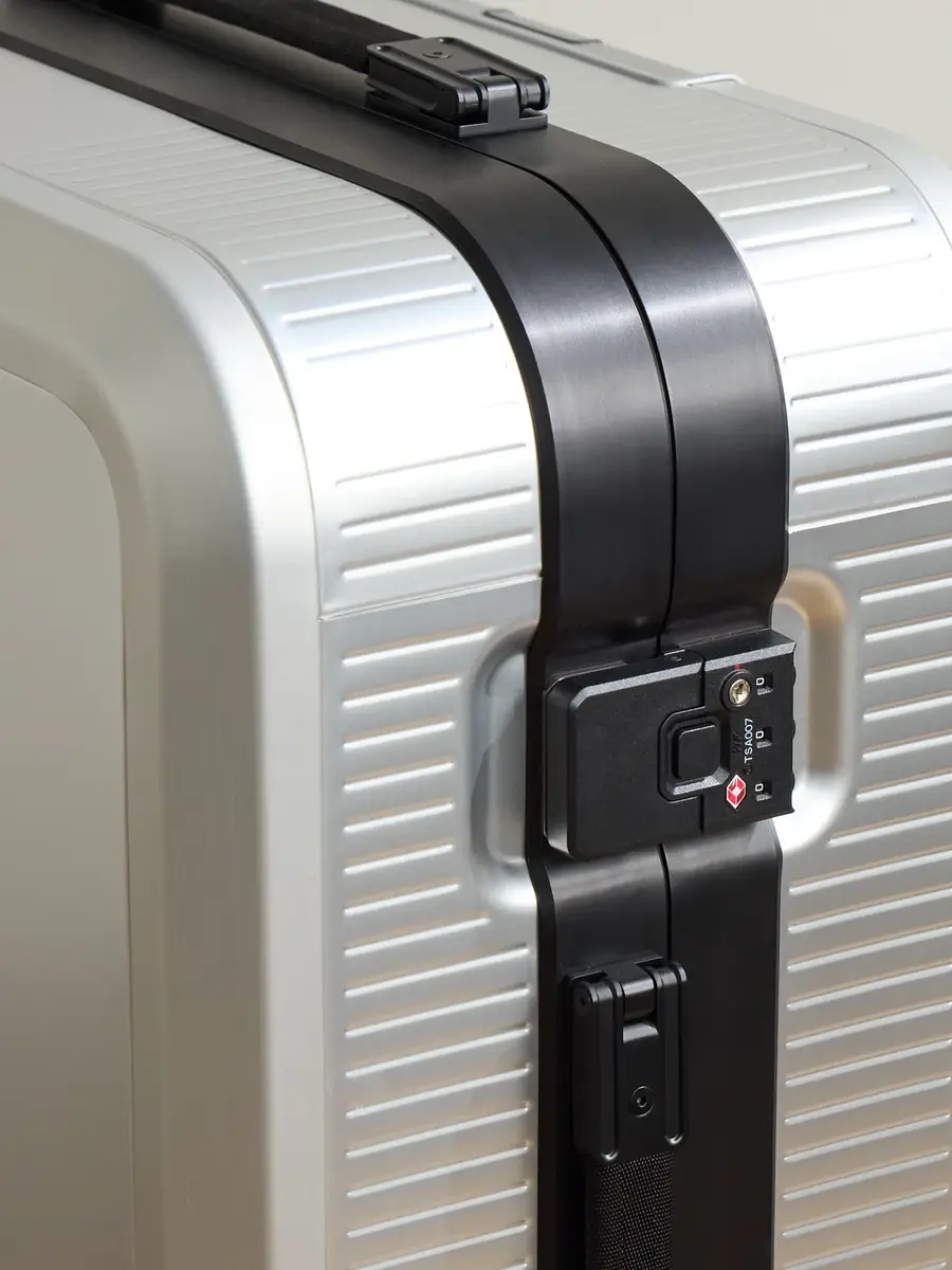 DB Journey Ramverk Polycarbonate and Aluminium Check-In Suitcase - Men | Thumbnail 3 DB Journey Ramverk Polycarbonate and Aluminium Check-In Suitcase - Men | Thumbnail 3