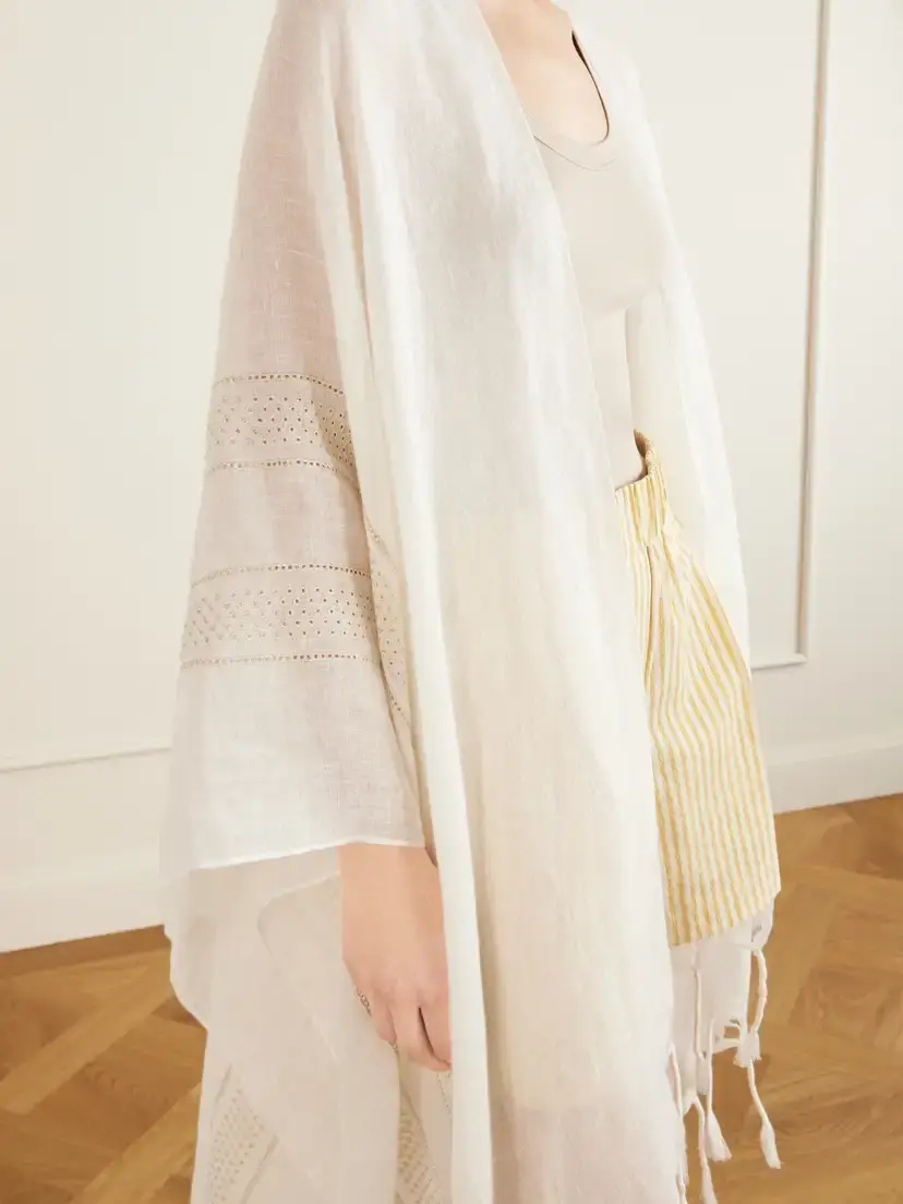 Brunello Cucinelli Fringed Broderie Anglaise-trimmed Linen Poncho | Thumbnail 4 Brunello Cucinelli Fringed Broderie Anglaise-trimmed Linen Poncho | Thumbnail 4