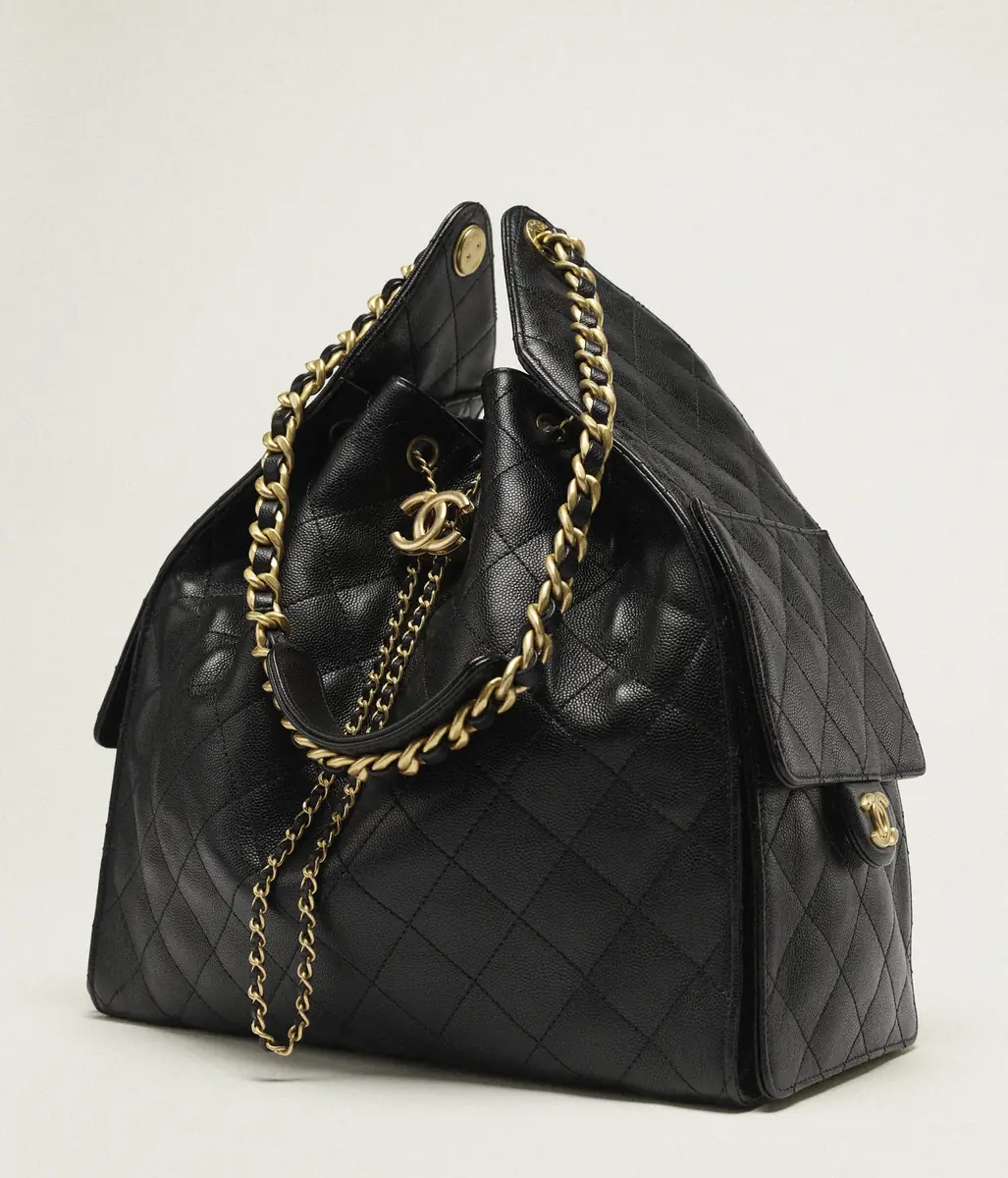 Chanel CHANEL 25 Medium Handbag | Thumbnail 3 Chanel CHANEL 25 Medium Handbag | Thumbnail 3