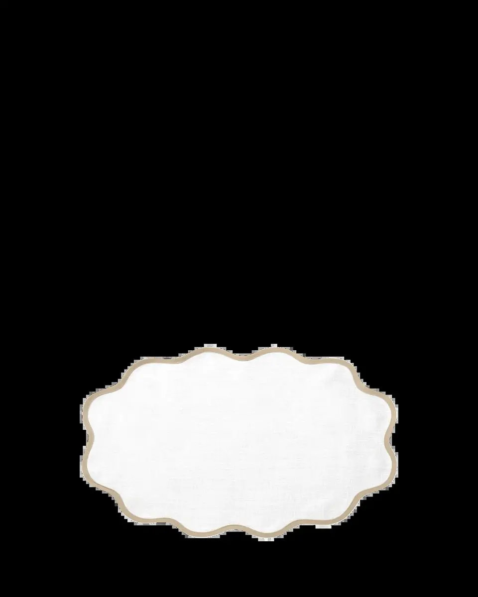 Matouk Casual Couture Scallop Placemats, Set of 4 | Thumbnail 2