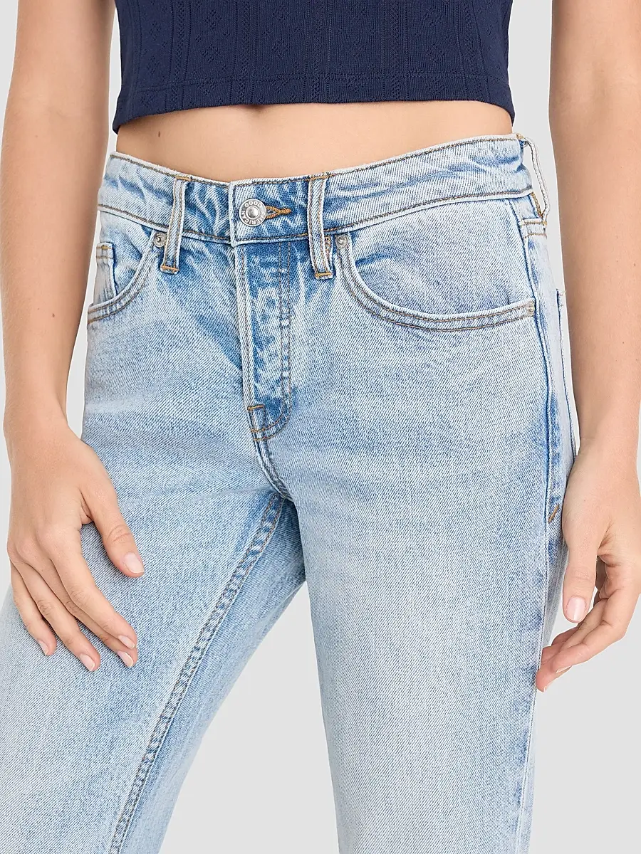 GOOD AMERICAN Women's Vintage Low-Rise Relaxed Flare Jeans | Thumbnail 4 GOOD AMERICAN Women's Vintage Low-Rise Relaxed Flare Jeans | Thumbnail 4