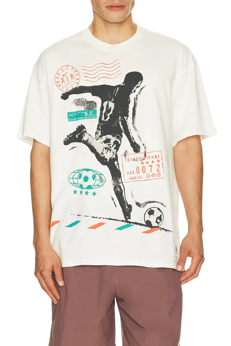 Nike NSW Tee LSE Celeb Fb | Image 1 Nike NSW Tee LSE Celeb Fb | Image 1